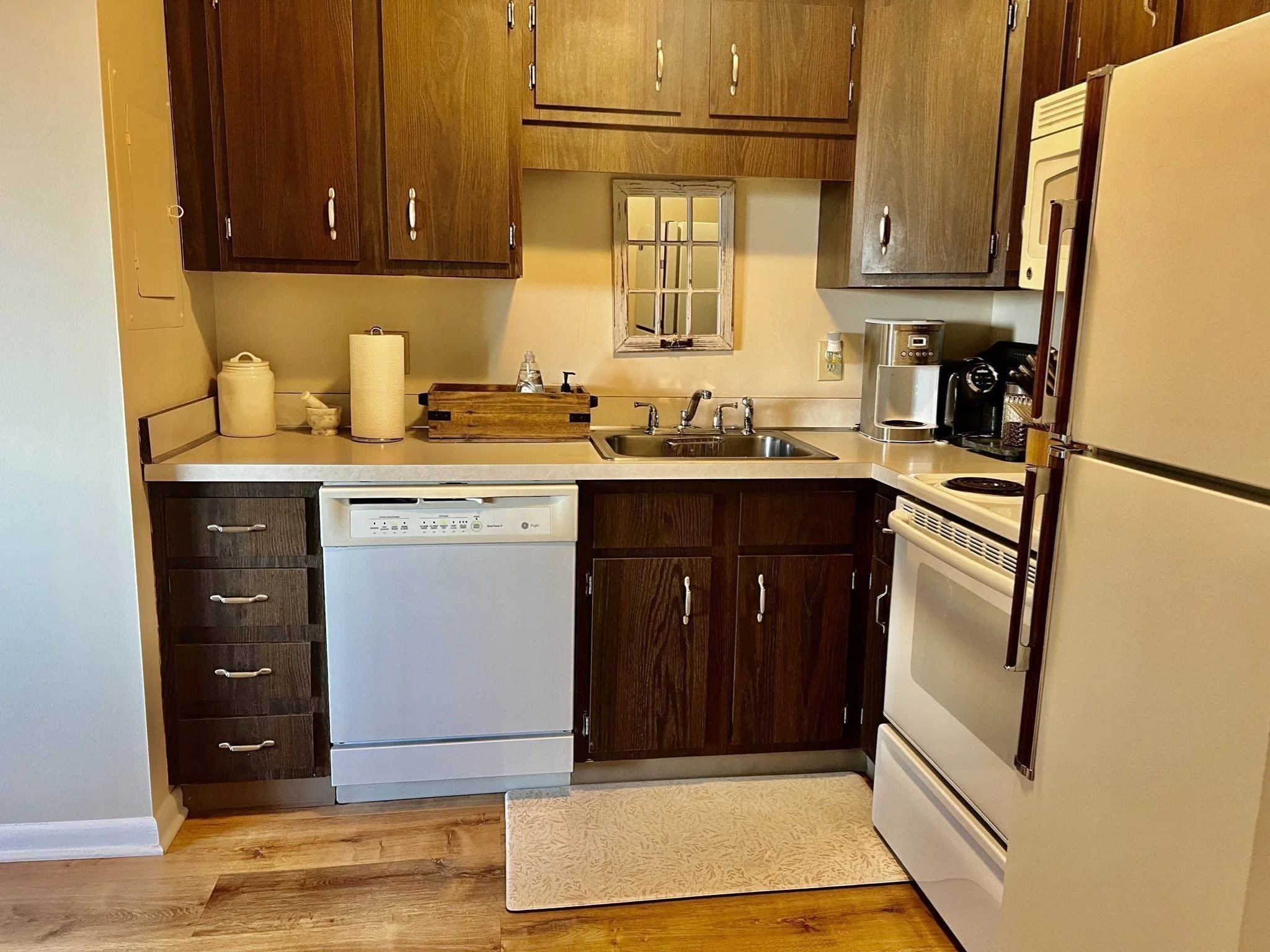1 bed, 1 bath apartment for rent at 1008 Paradise Rd Unit PhL, Swampscott — photo 18 of 26