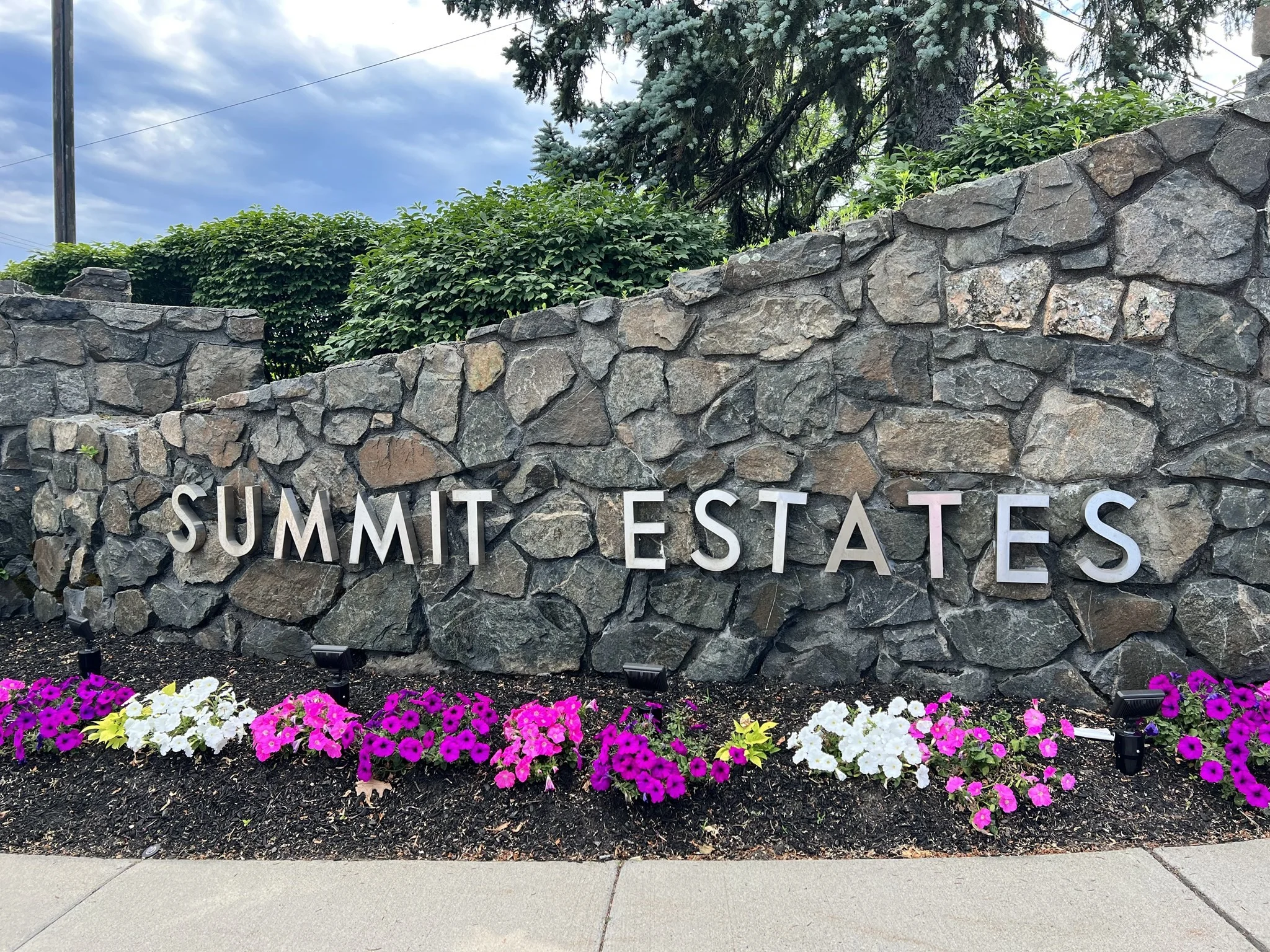 1 bed, 1 bath apartment for rent at 1008 Paradise Rd Unit PhL, Swampscott