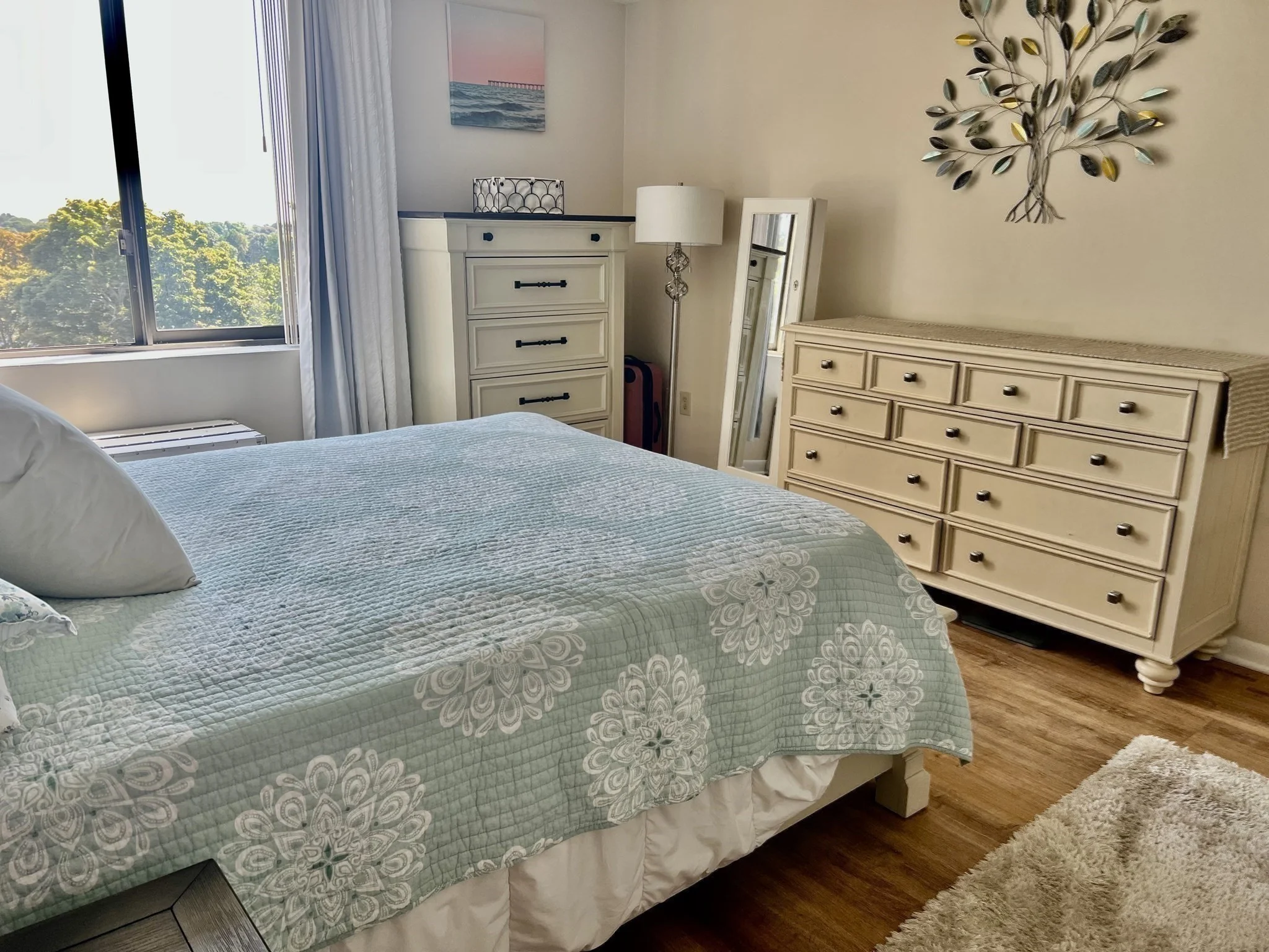 1 bed, 1 bath apartment for rent at 1008 Paradise Rd Unit PhL, Swampscott — photo 22 of 26
