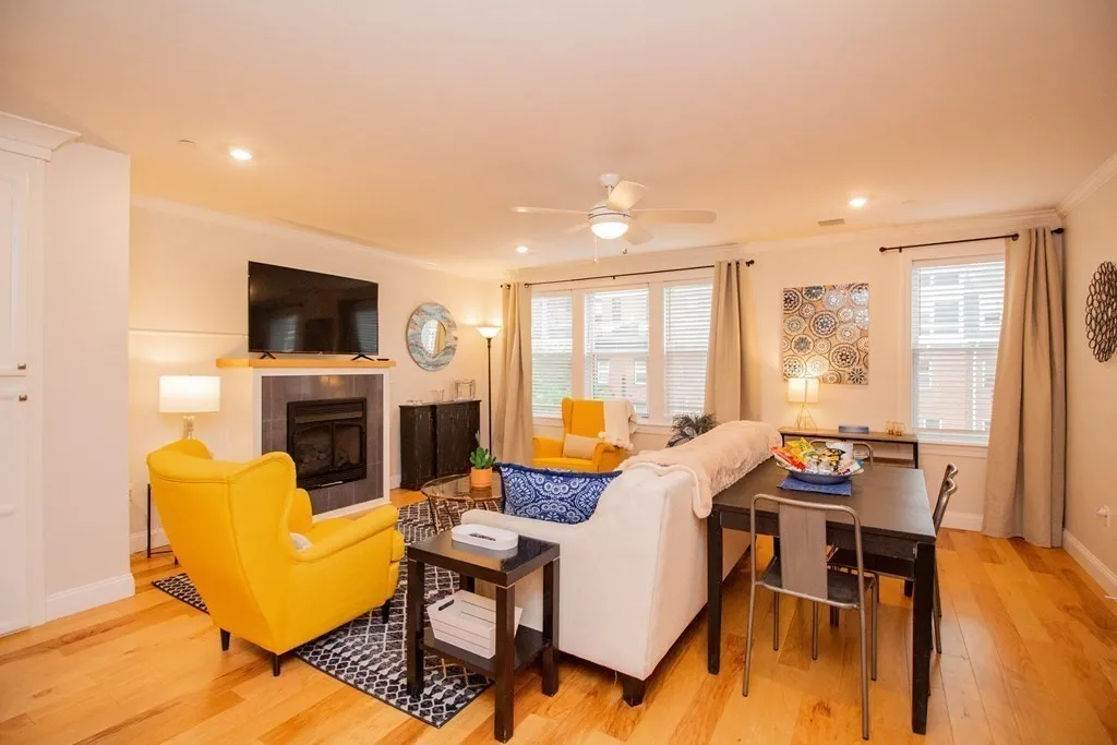 2 bed, 2 bath apartment for rent at 1008 Tremont St Unit 1, Roxbury — photo 2 of 17