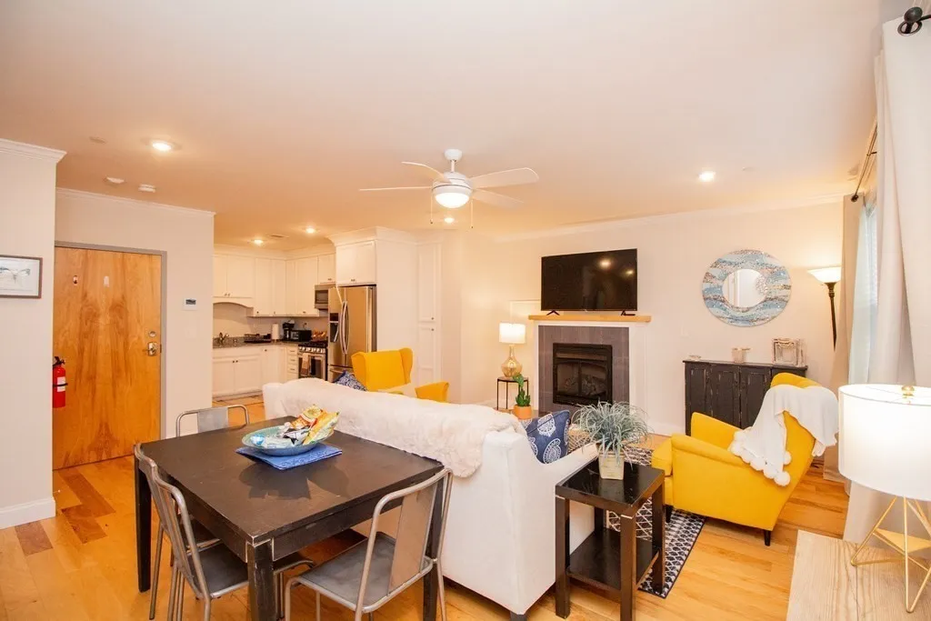 2 bed, 2 bath apartment for rent at 1008 Tremont St Unit 1, Roxbury — photo 3 of 17