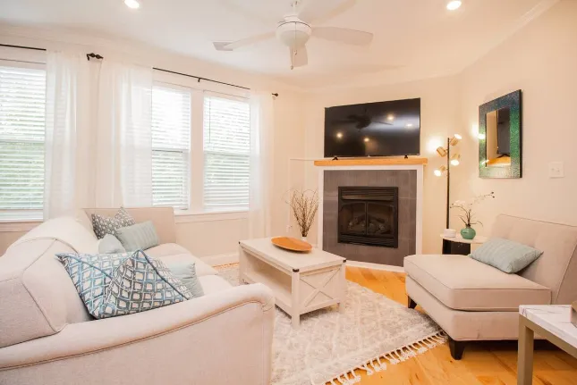 2 bed, 2 bath apartment for rent at 1008 Tremont St Unit 3, Roxbury — photo 2 of 27
