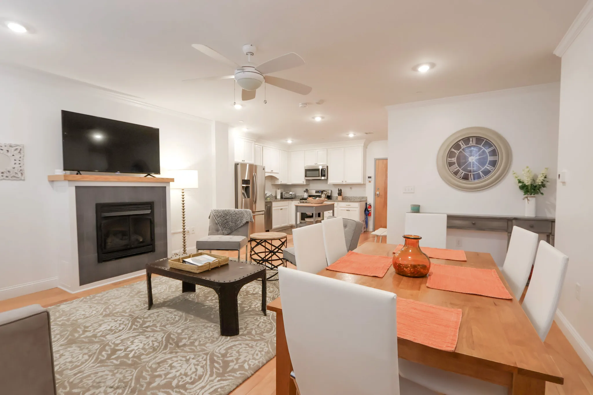 2 bed, 2 bath apartment for rent at 1008 Tremont St Unit 5, Roxbury — photo 3 of 25
