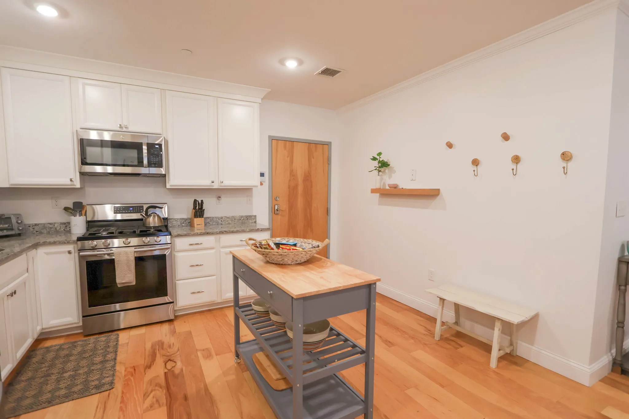2 bed, 2 bath apartment for rent at 1008 Tremont St Unit 5, Roxbury — photo 11 of 25