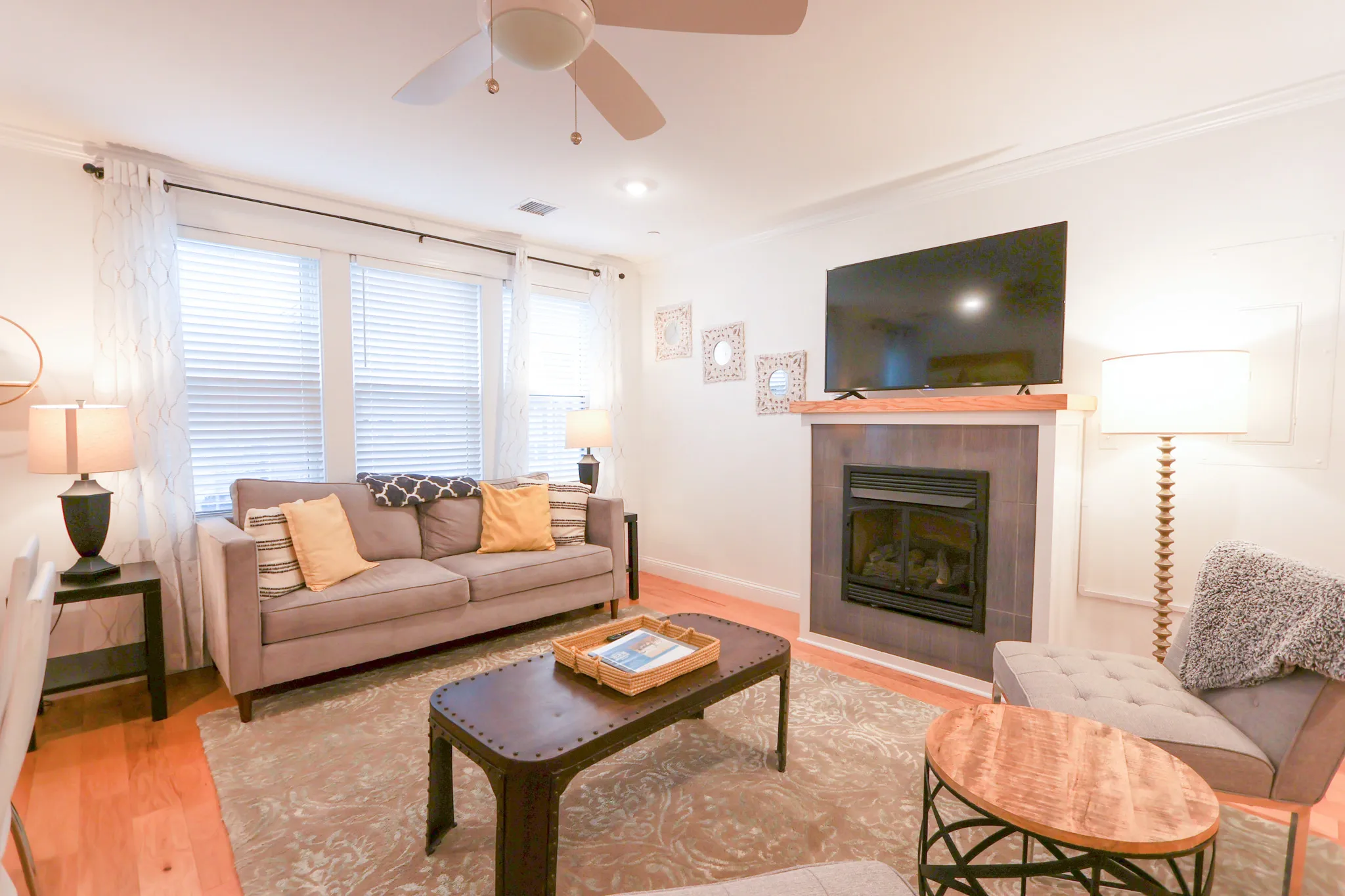 2 bed, 2 bath apartment for rent at 1008 Tremont St Unit 5, Roxbury — photo 5 of 25