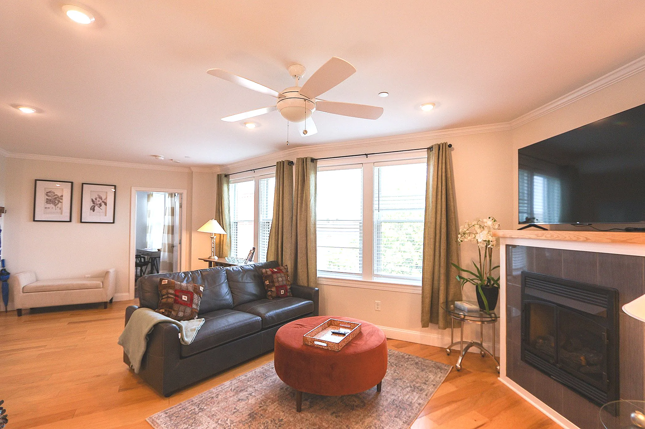 2 bed, 2 bath apartment for rent at 1008 Tremont St Unit 9, Roxbury — photo 2 of 14