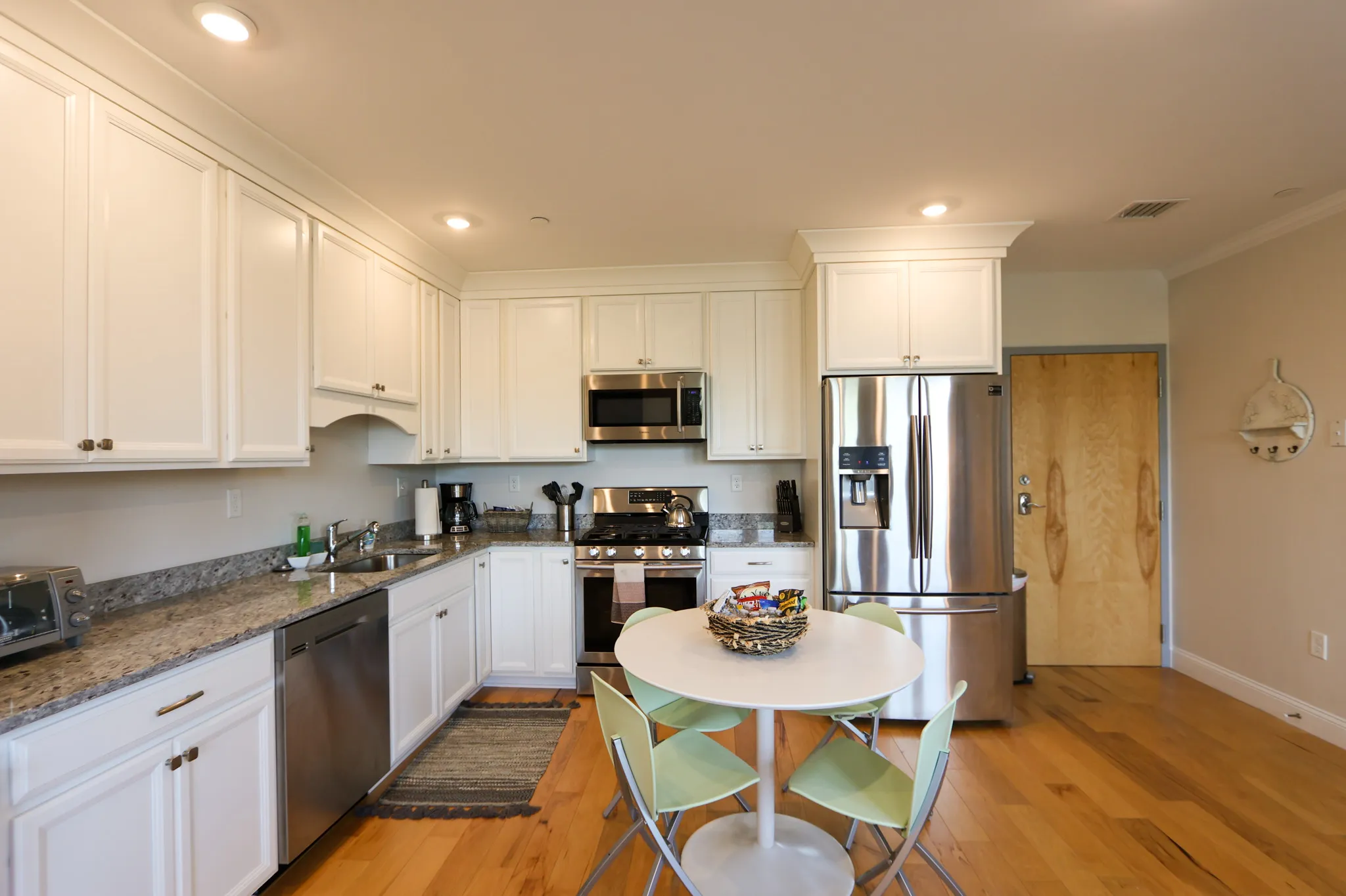 2 bed, 2 bath apartment for rent at 1008 Tremont St Unit 9, Roxbury — photo 3 of 14
