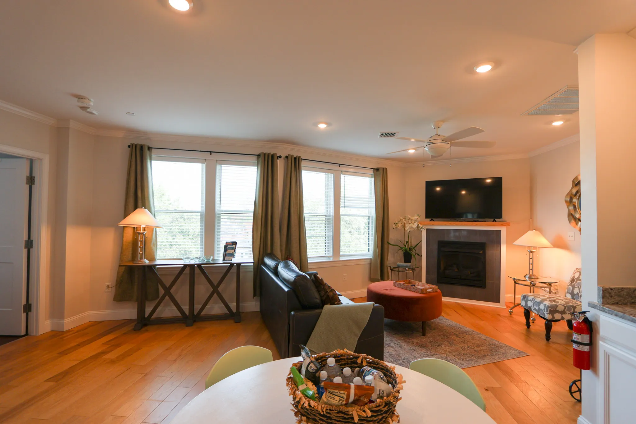 2 bed, 2 bath apartment for rent at 1008 Tremont St Unit 9, Roxbury — photo 7 of 14