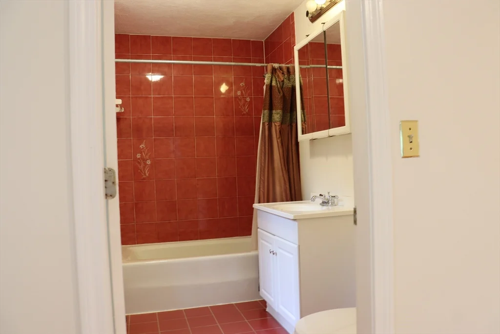 3 bed, 3.5 bath apartment for rent at 100C Allandale St Unit 100c, West Roxbury — photo 11 of 15