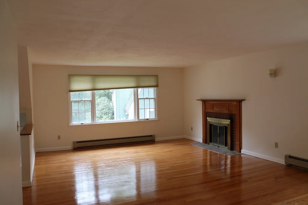 3 bed, 3.5 bath apartment for rent at 100C Allandale St Unit 100c, West Roxbury — photo 5 of 15