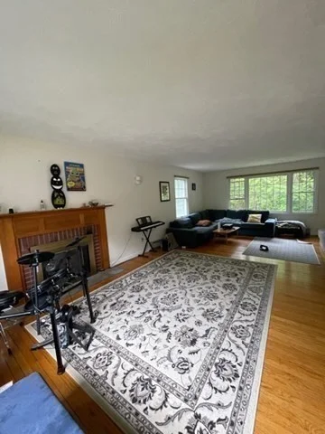 3 bed, 3.5 bath apartment for rent at 100C Allandale St Unit 100c, West Roxbury — photo 6 of 15