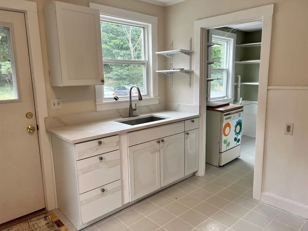 2 bed, 1 bath apartment for rent at 101-107 Forest Ave Ext Unit 101, North Plymouth — photo 3 of 13