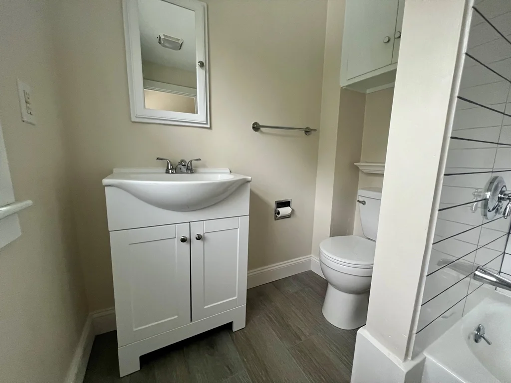 2 bed, 1 bath apartment for rent at 101-107 Forest Ave Ext Unit 101, North Plymouth — photo 9 of 13
