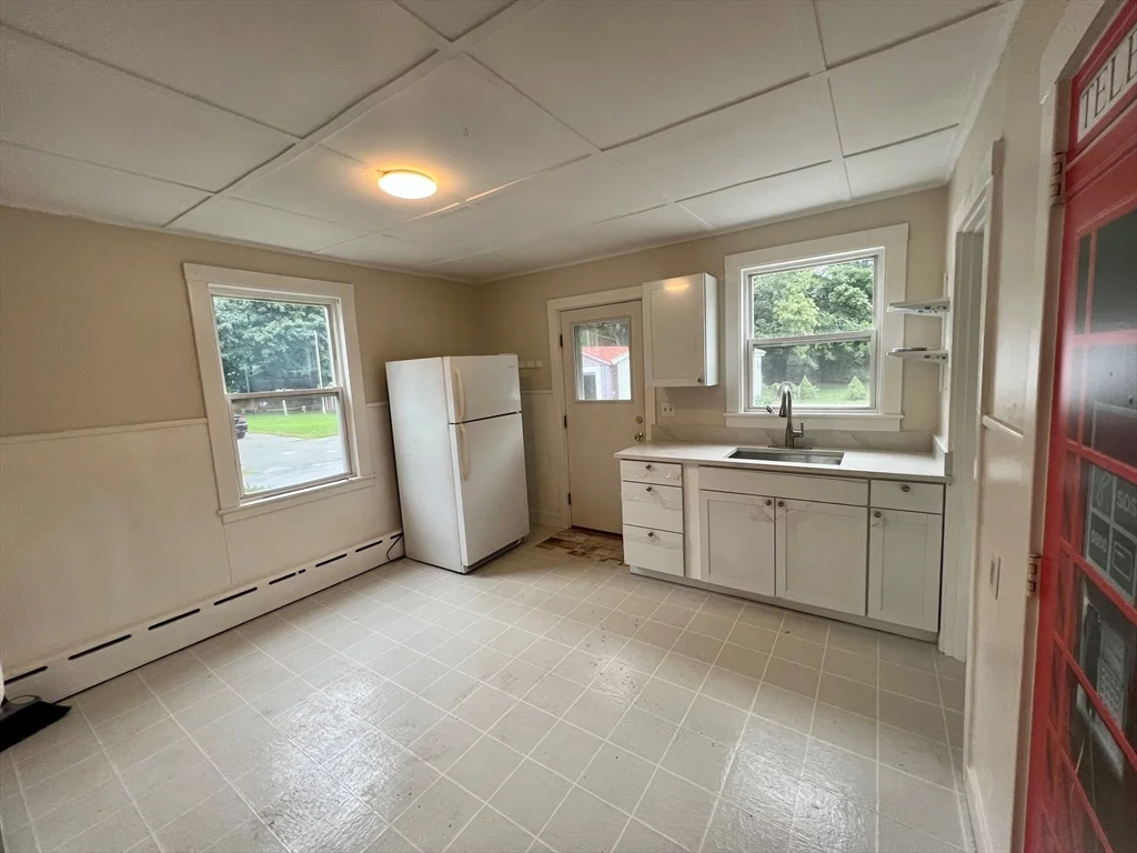 2 bed, 1 bath apartment for rent at 101-107 Forest Ave Ext Unit 101, North Plymouth — photo 5 of 13