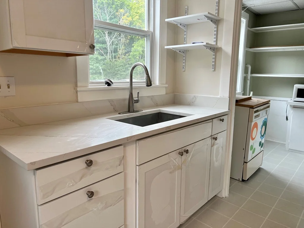 2 bed, 1 bath apartment for rent at 101-107 Forest Ave Ext Unit 101, North Plymouth — photo 4 of 13
