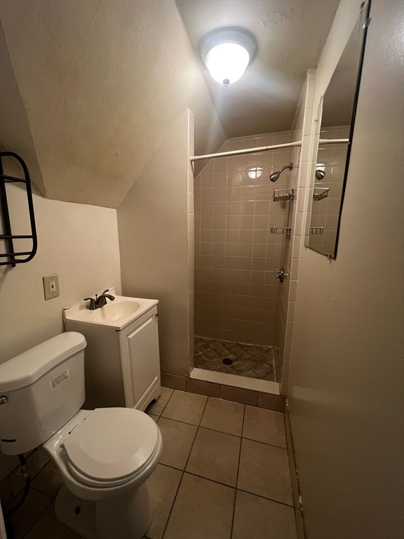 6 bed, 2 bath apartment for rent at 101 Ashland Unit 2, Malden — photo 14 of 18