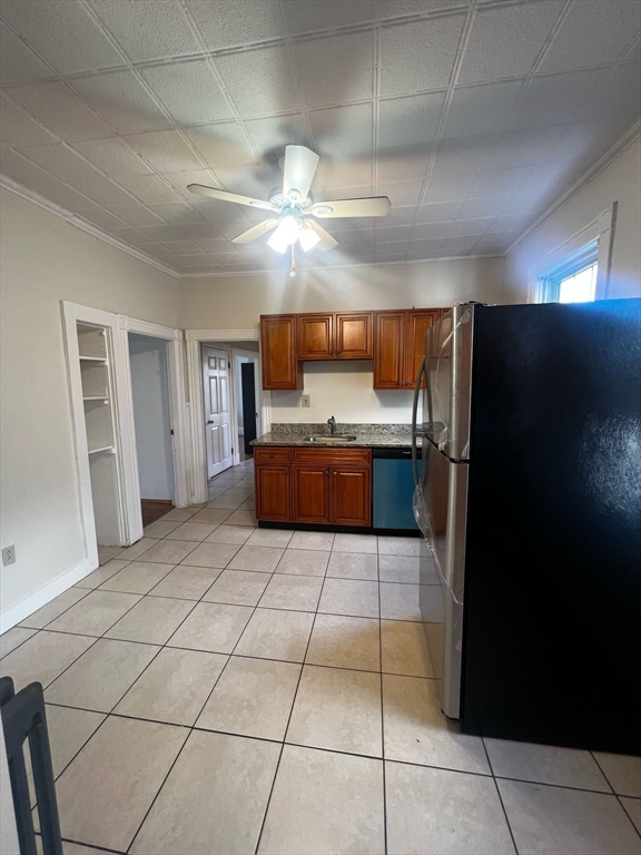 6 bed, 2 bath apartment for rent at 101 Ashland Unit 2, Malden — photo 3 of 18