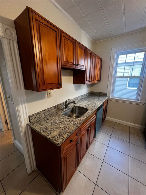 6 bed, 2 bath apartment for rent at 101 Ashland Unit 2, Malden — photo 2 of 18