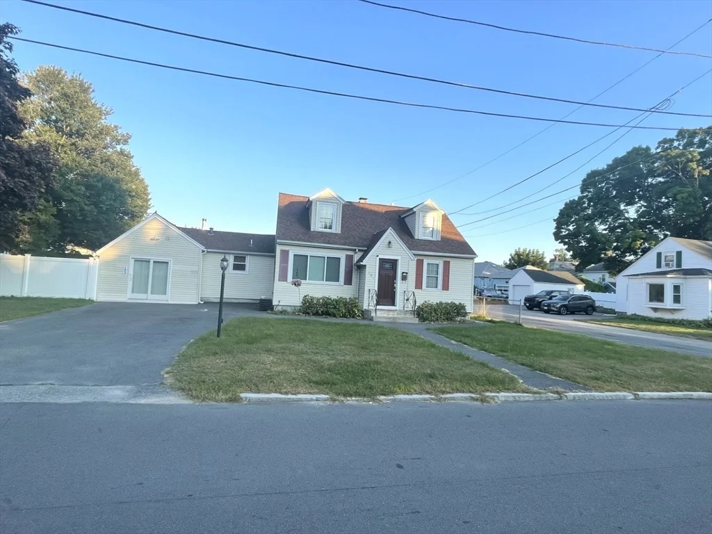 3 bed, 1 bath apartment for rent at 101 Birchwood Rd Unit 1, Methuen — photo 1 of 22