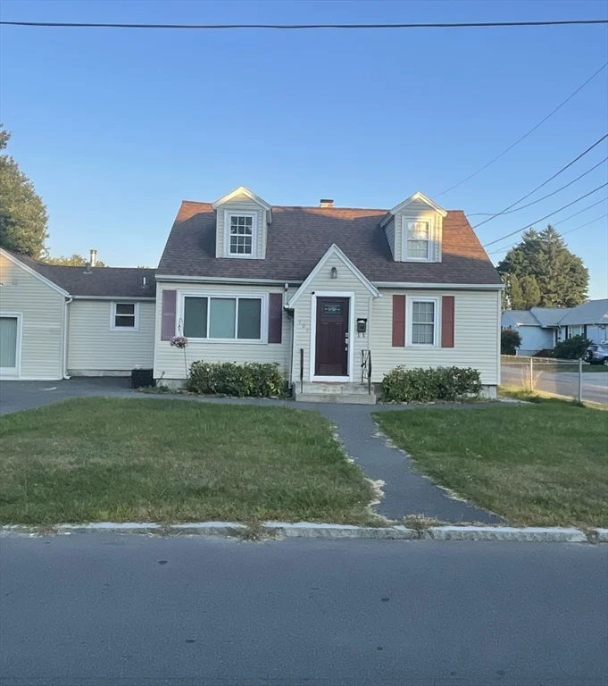 3 bed, 1 bath apartment for rent at 101 Birchwood Rd Unit 1, Methuen — photo 2 of 22