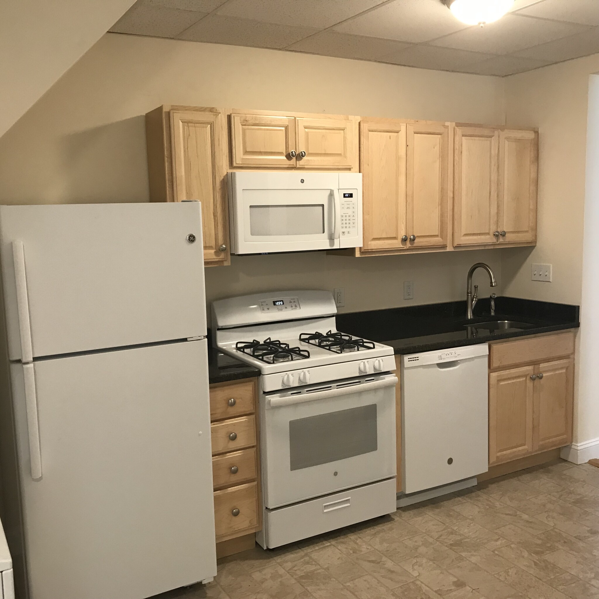 2 bed, 1 bath apartment for rent at 101 Boston Ave Unit 1, West Medford