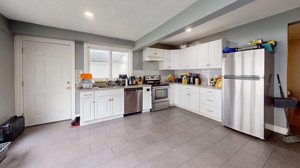 2 bed, 1 bath apartment for rent at 101 Bradford Unit 1, West Everett — photo 2 of 5