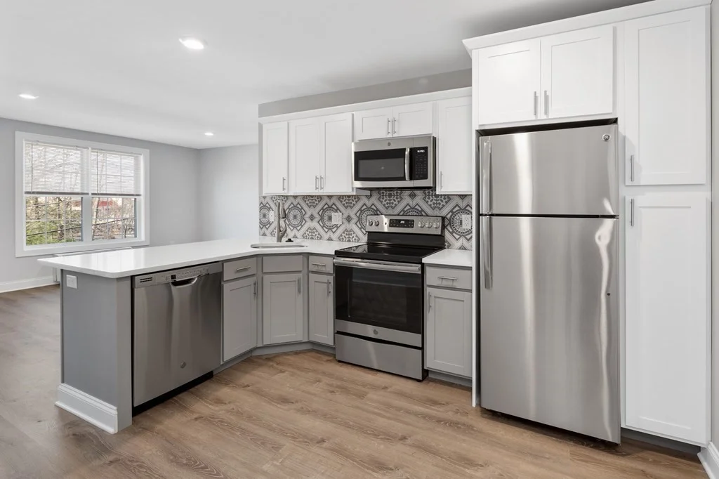2 bed, 1 bath apartment for rent at 101 California Ave Unit 101, Quincy — photo 3 of 16