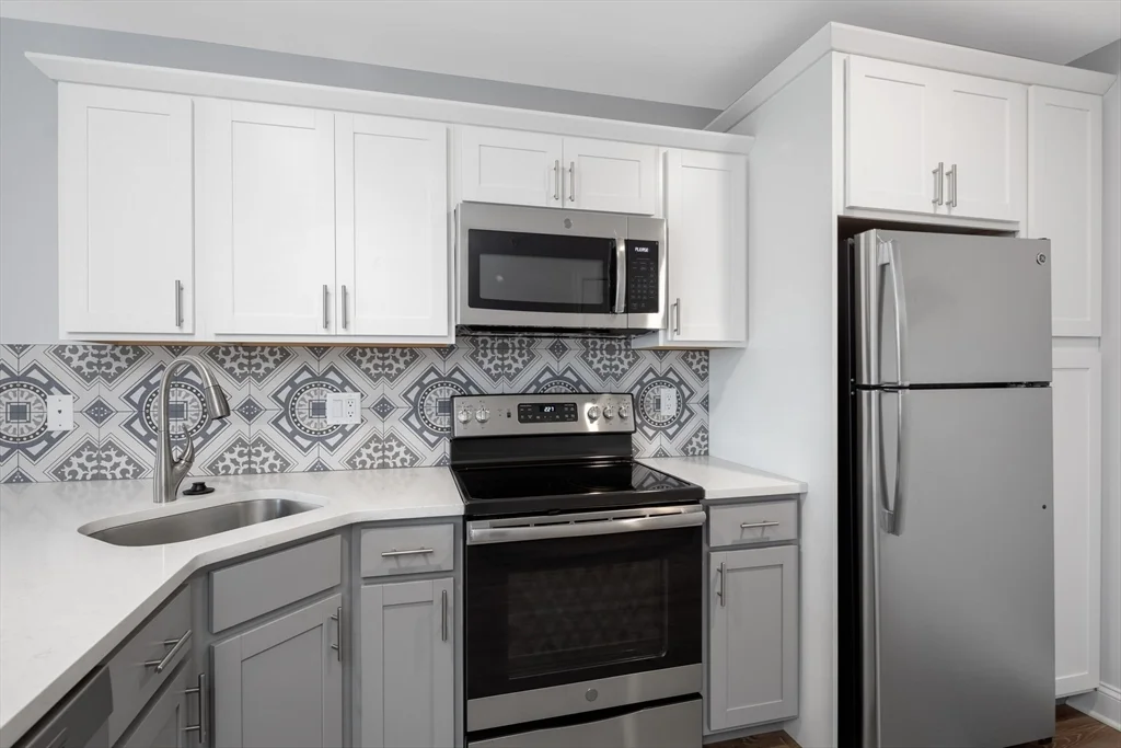 2 bed, 1 bath apartment for rent at 101 California Ave Unit 103, Quincy — photo 2 of 13