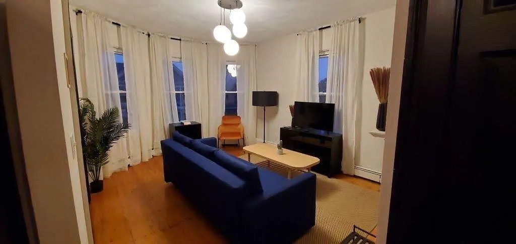 4 bed, 1 bath apartment for rent at 101 Calumet St Unit 1, Mission Hill — photo 9 of 15