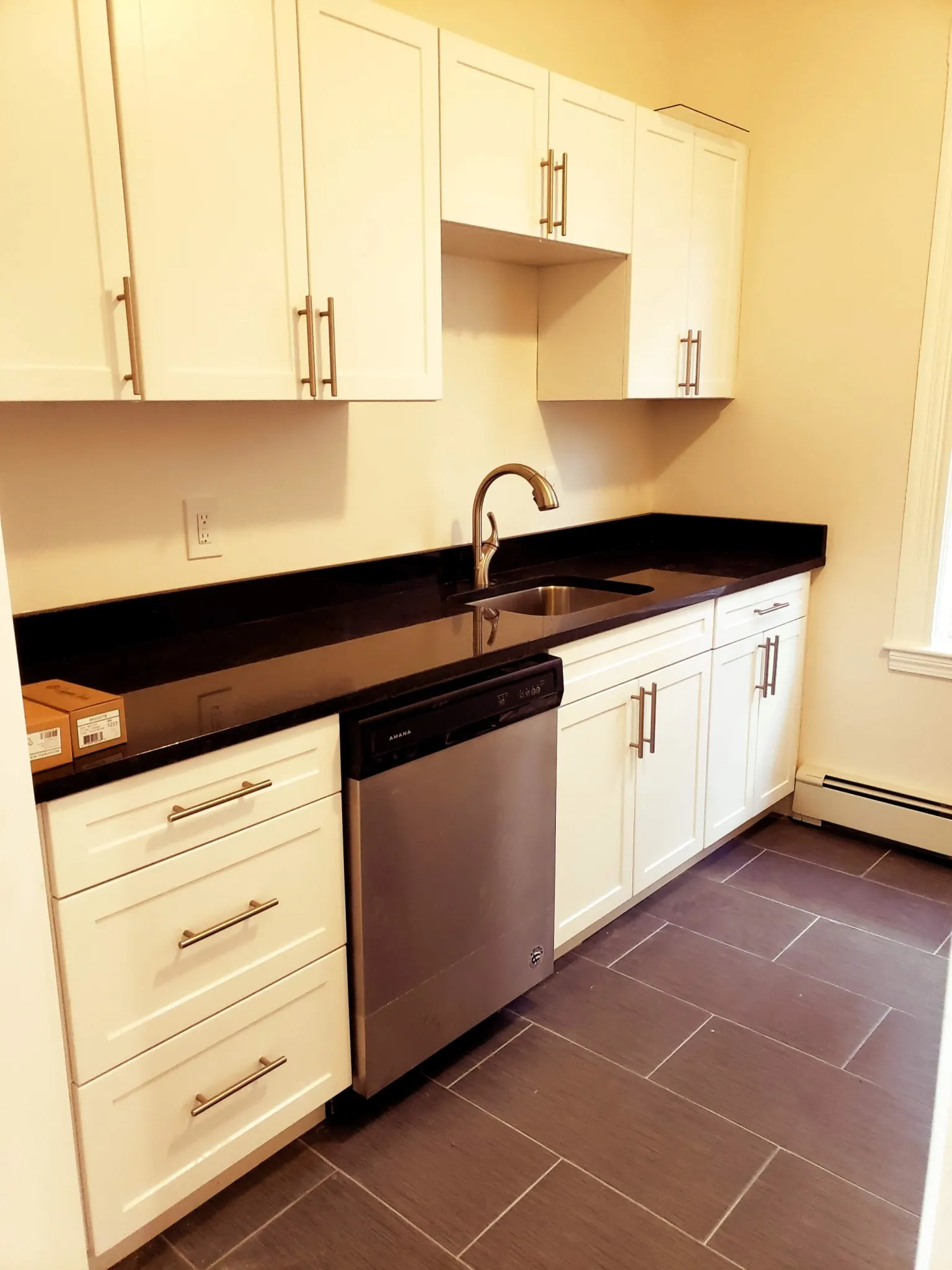4 bed, 1 bath apartment for rent at 101 Calumet St Unit 2, Mission Hill