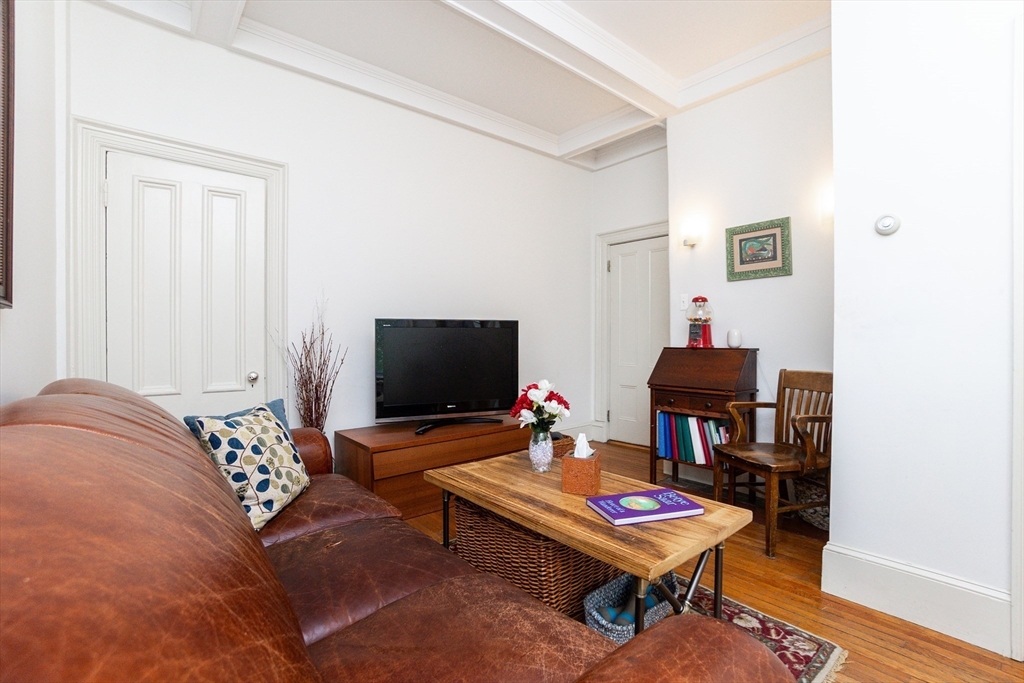 2 bed, 1 bath apartment for rent at 101 Central Ave Unit 1, Newtonville — photo 3 of 22
