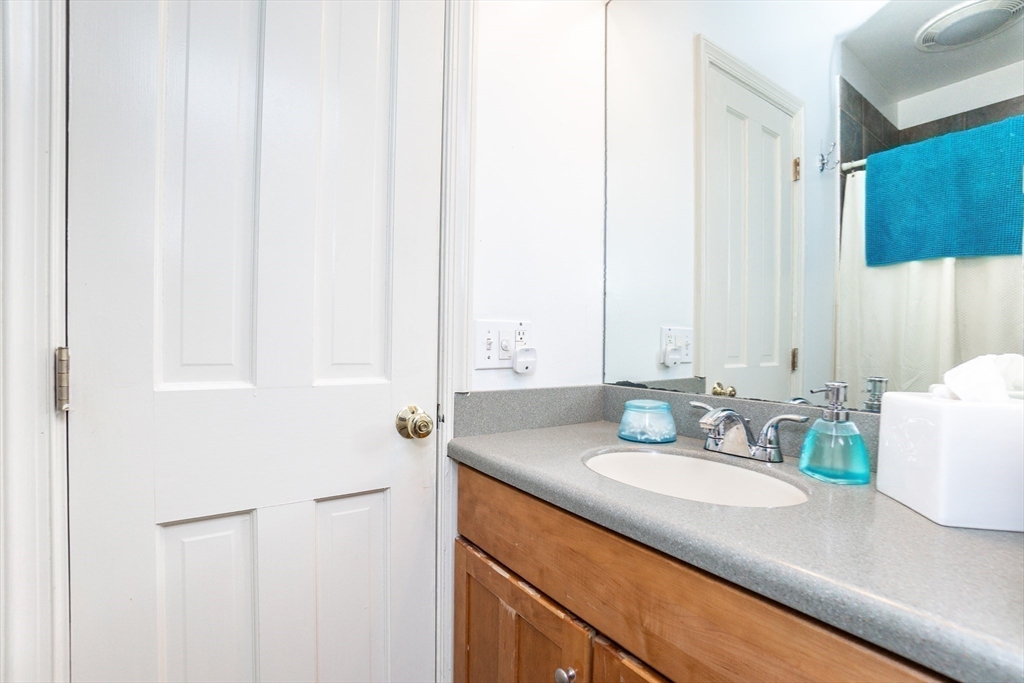 2 bed, 1 bath apartment for rent at 101 Central Ave Unit 1, Newtonville — photo 15 of 22