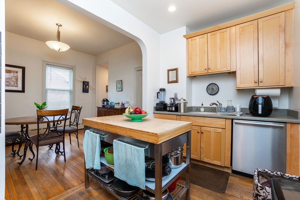 2 bed, 1 bath apartment for rent at 101 Central Ave Unit 1, Newtonville — photo 5 of 22