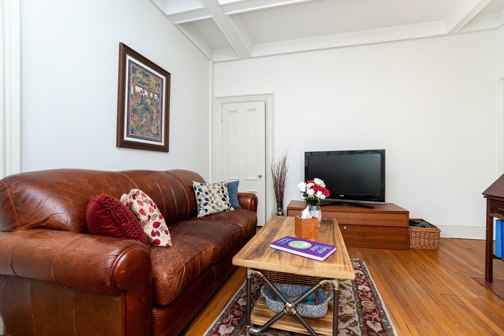 2 bed, 1 bath apartment for rent at 101 Central Ave Unit 1, Newtonville — photo 2 of 22