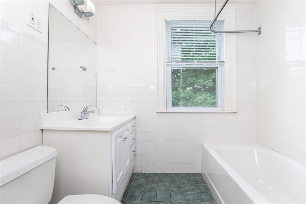 2 bed, 1 bath apartment for rent at 101 Central Ave Unit 2, Newtonville — photo 10 of 23