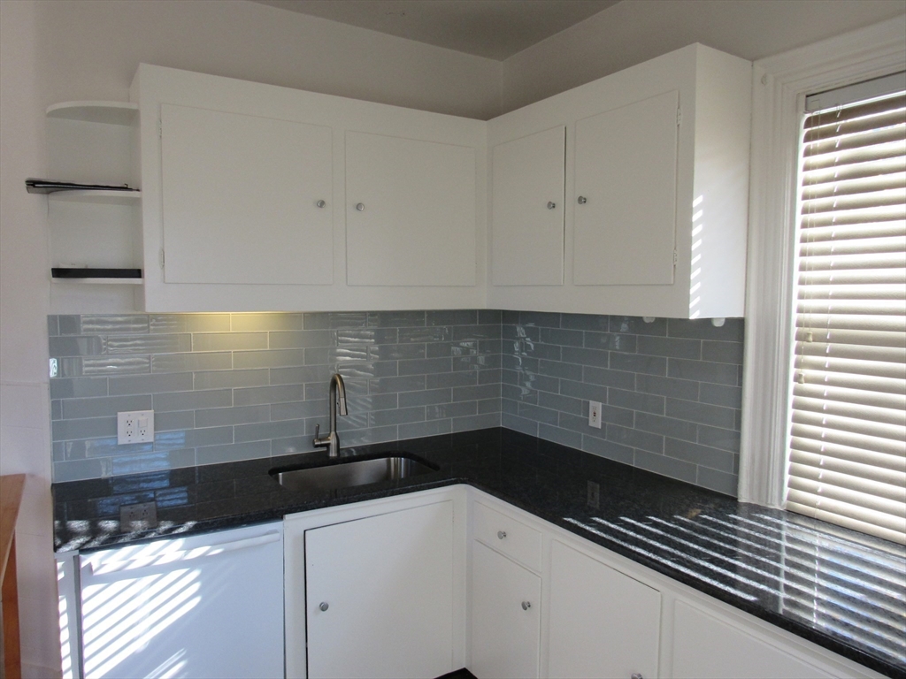 2 bed, 1 bath apartment for rent at 101 Central Ave Unit 2, Newtonville — photo 6 of 23