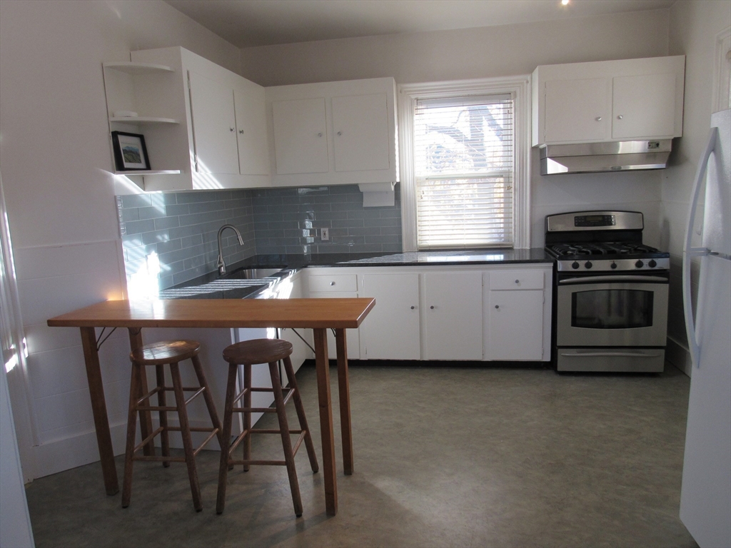 2 bed, 1 bath apartment for rent at 101 Central Ave Unit 2, Newtonville — photo 5 of 23