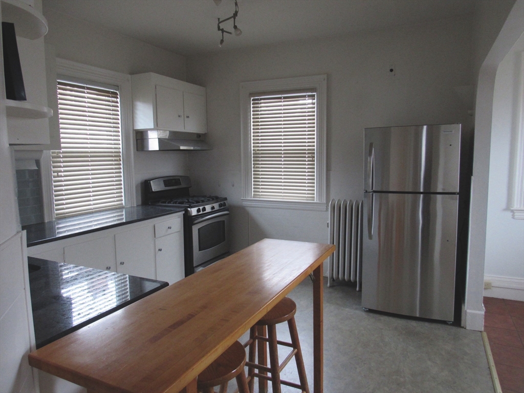 2 bed, 1 bath apartment for rent at 101 Central Ave Unit 2, Newtonville — photo 4 of 23