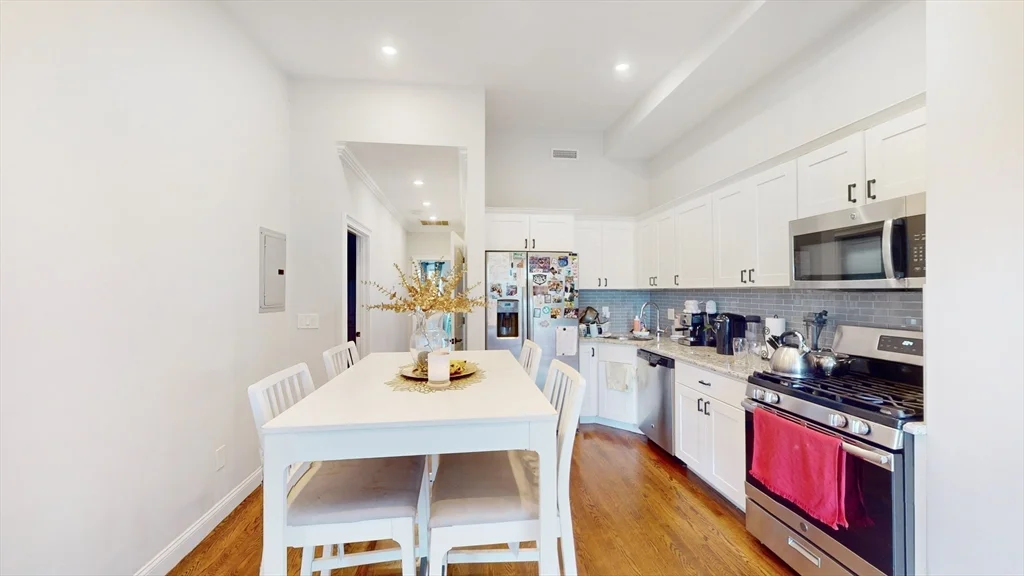 3 bed, 1 bath apartment for rent at 101 Chelsea St Unit 2, East Boston — photo 2 of 10