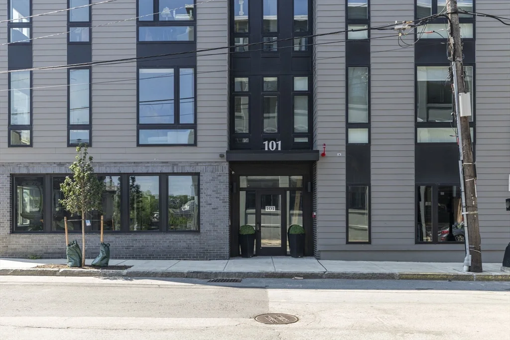 2 bed, 2 bath apartment for rent at 101 Condor St Unit 205, East Boston — photo 25 of 26