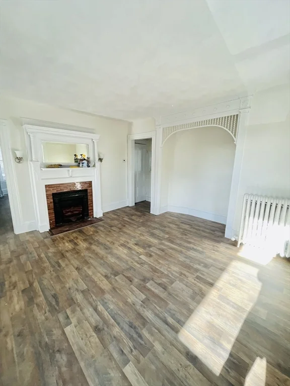 5 bed, 1 bath apartment for rent at 101 Cross St Unit 2, East Somerville — photo 2 of 8