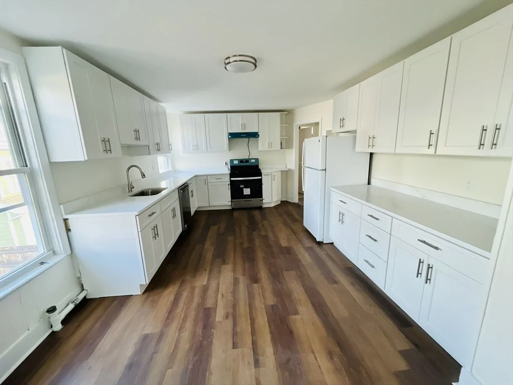 5 bed, 1 bath apartment for rent at 101 Cross St Unit 2, East Somerville — photo 1 of 8