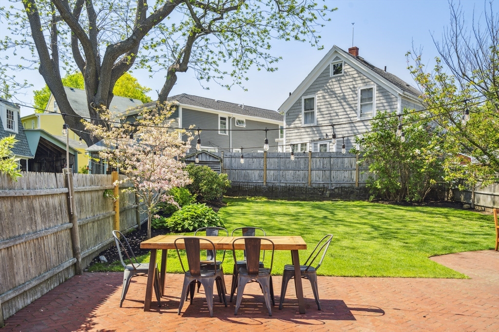5 bed, 2 bath apartment for rent at 101 Elm St, Marblehead — photo 28 of 33