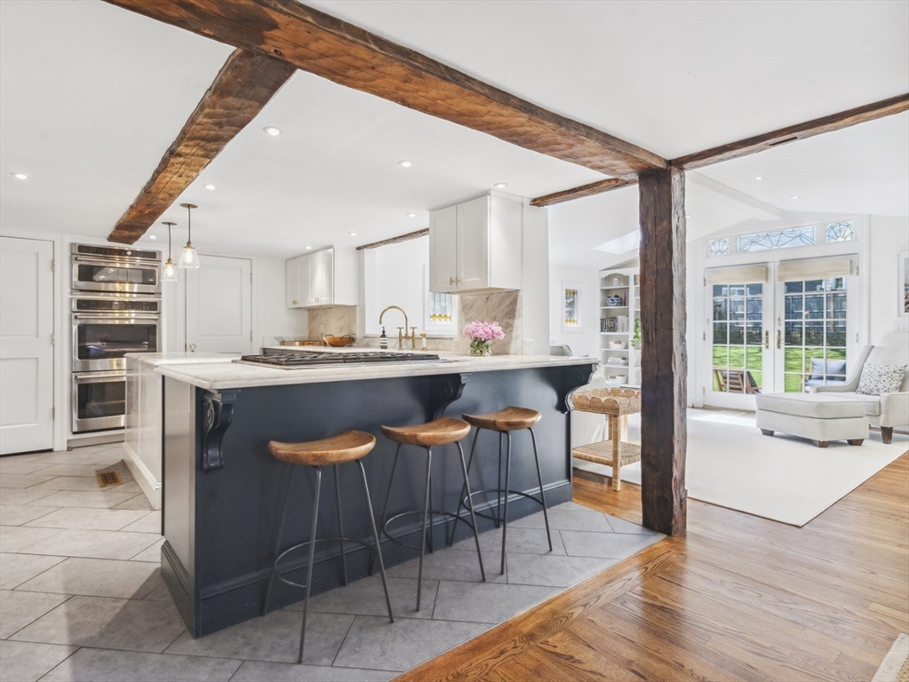 5 bed, 2 bath apartment for rent at 101 Elm St, Marblehead — photo 1 of 33