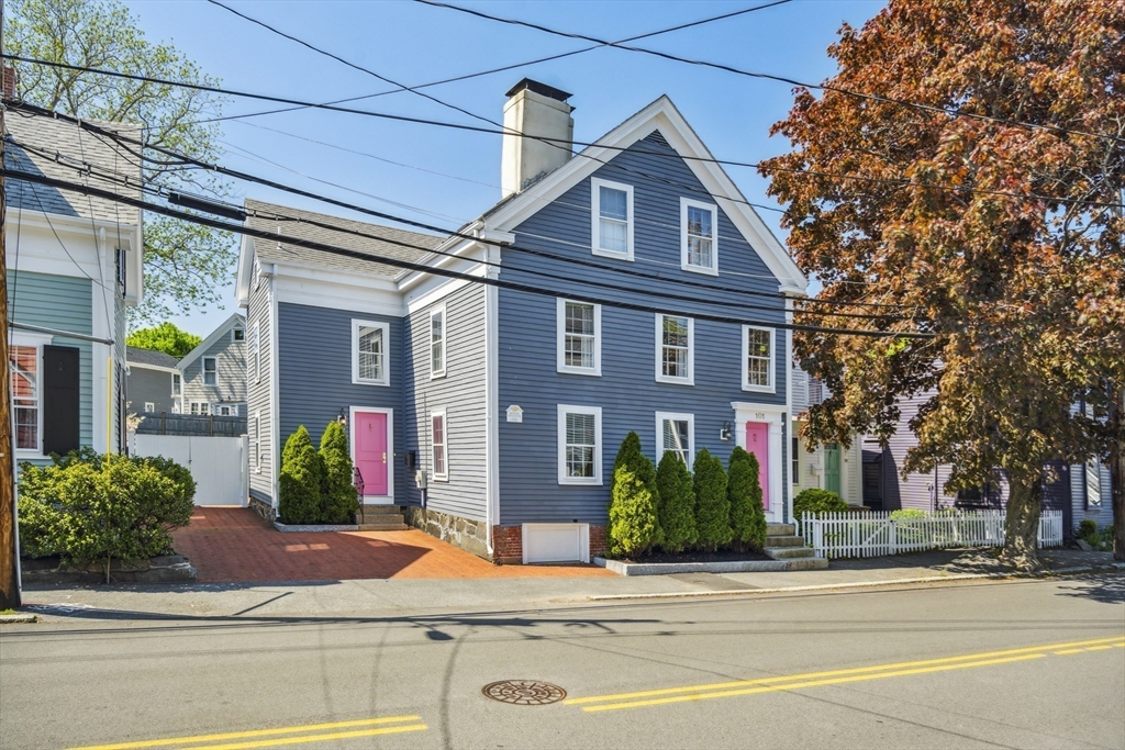 5 bed, 2 bath apartment for rent at 101 Elm St, Marblehead — photo 2 of 33