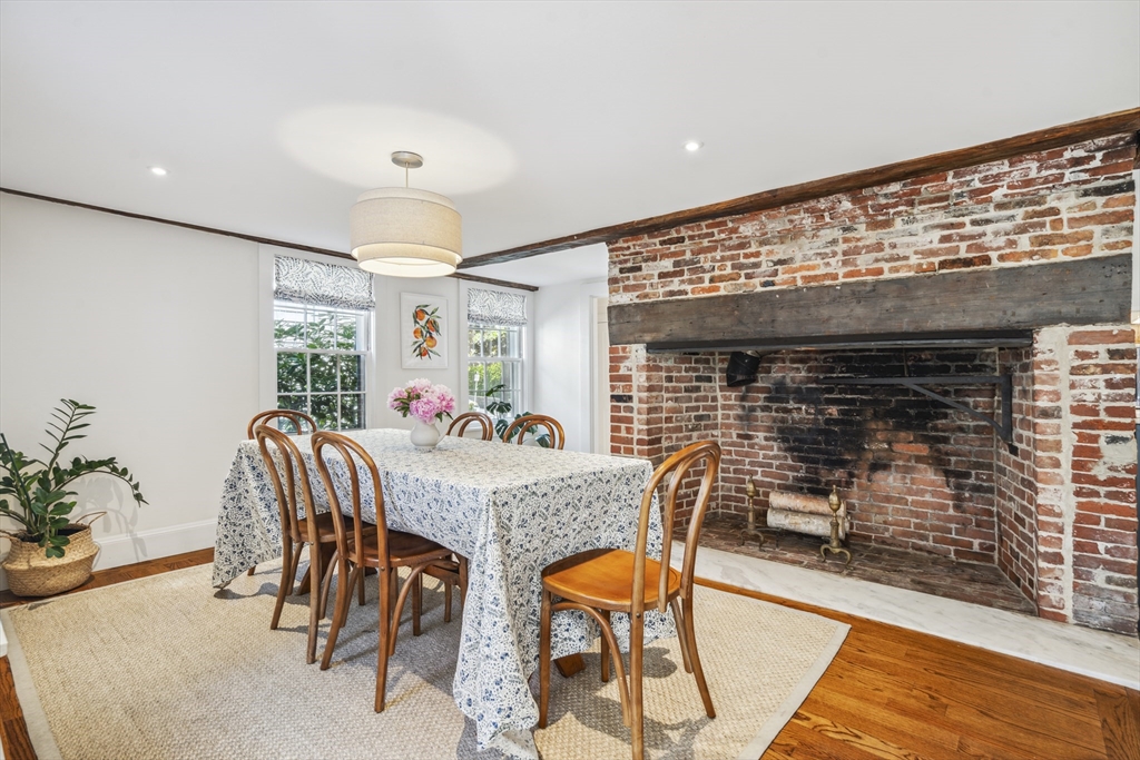 5 bed, 2 bath apartment for rent at 101 Elm St, Marblehead — photo 9 of 33