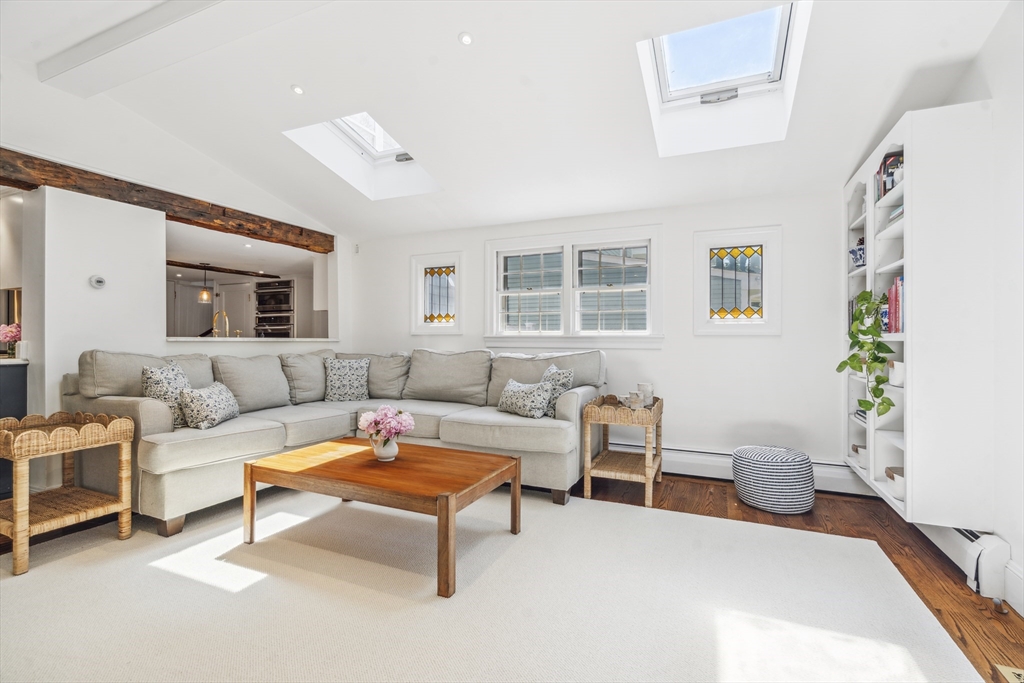 5 bed, 2 bath apartment for rent at 101 Elm St, Marblehead — photo 13 of 33