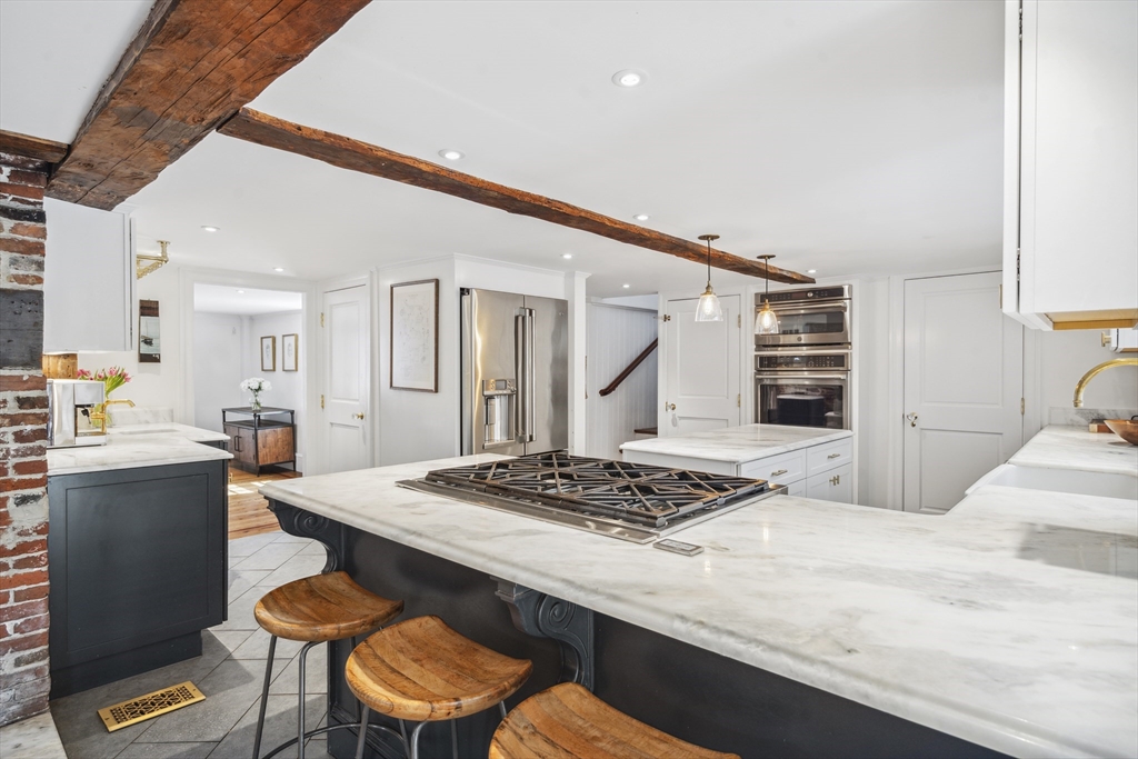 5 bed, 2 bath apartment for rent at 101 Elm St, Marblehead — photo 32 of 33