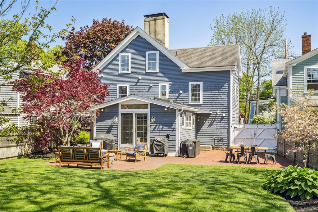 5 bed, 2 bath apartment for rent at 101 Elm St, Marblehead — photo 30 of 33