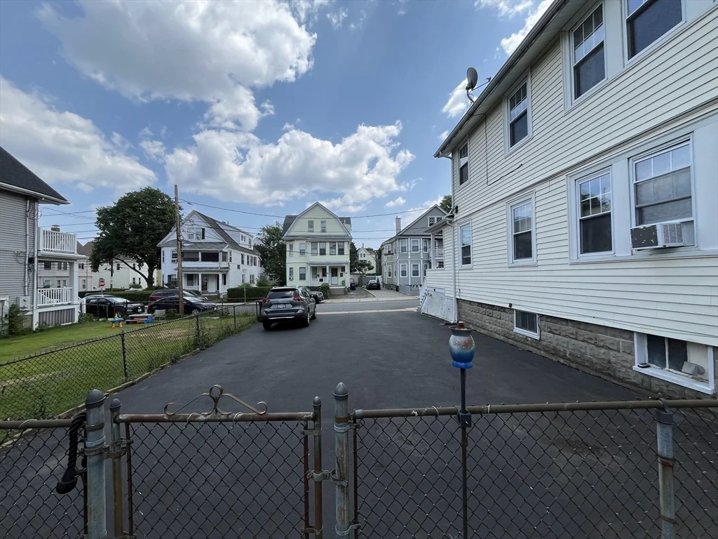3 bed, 1 bath apartment for rent at 101 Etna Unit 0, Boston — photo 3 of 14